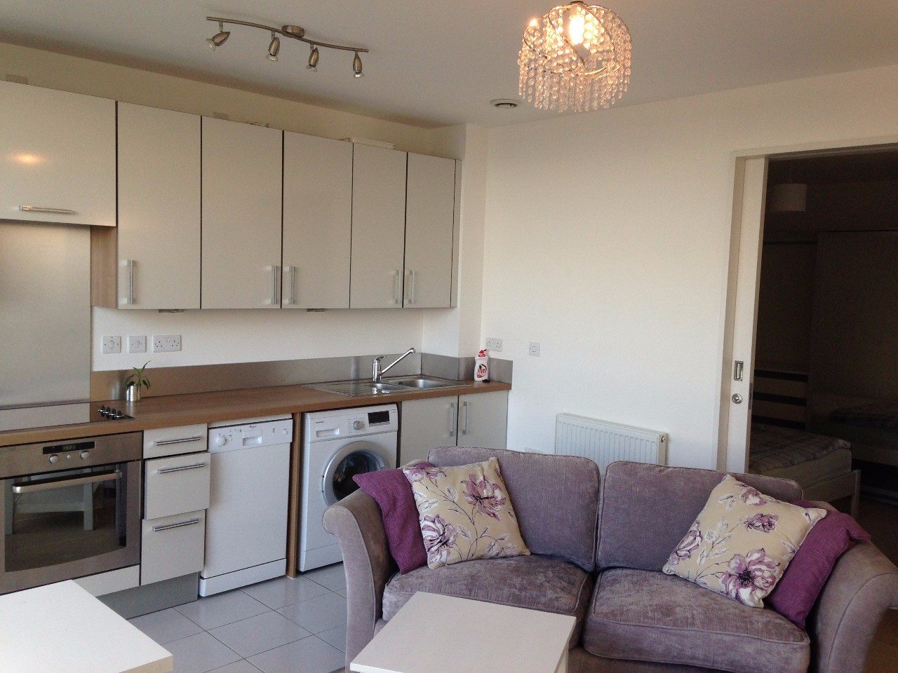 Light, Bright & Airy Modern Apartment with View of the Park to Rent in