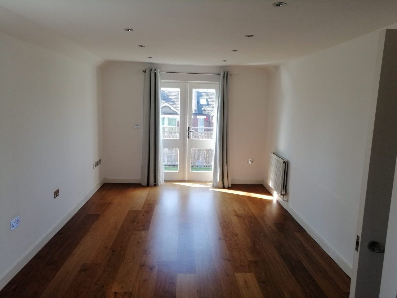 Bright and Spacious Two Bedroom Apartment to Rent in Lavender Hill