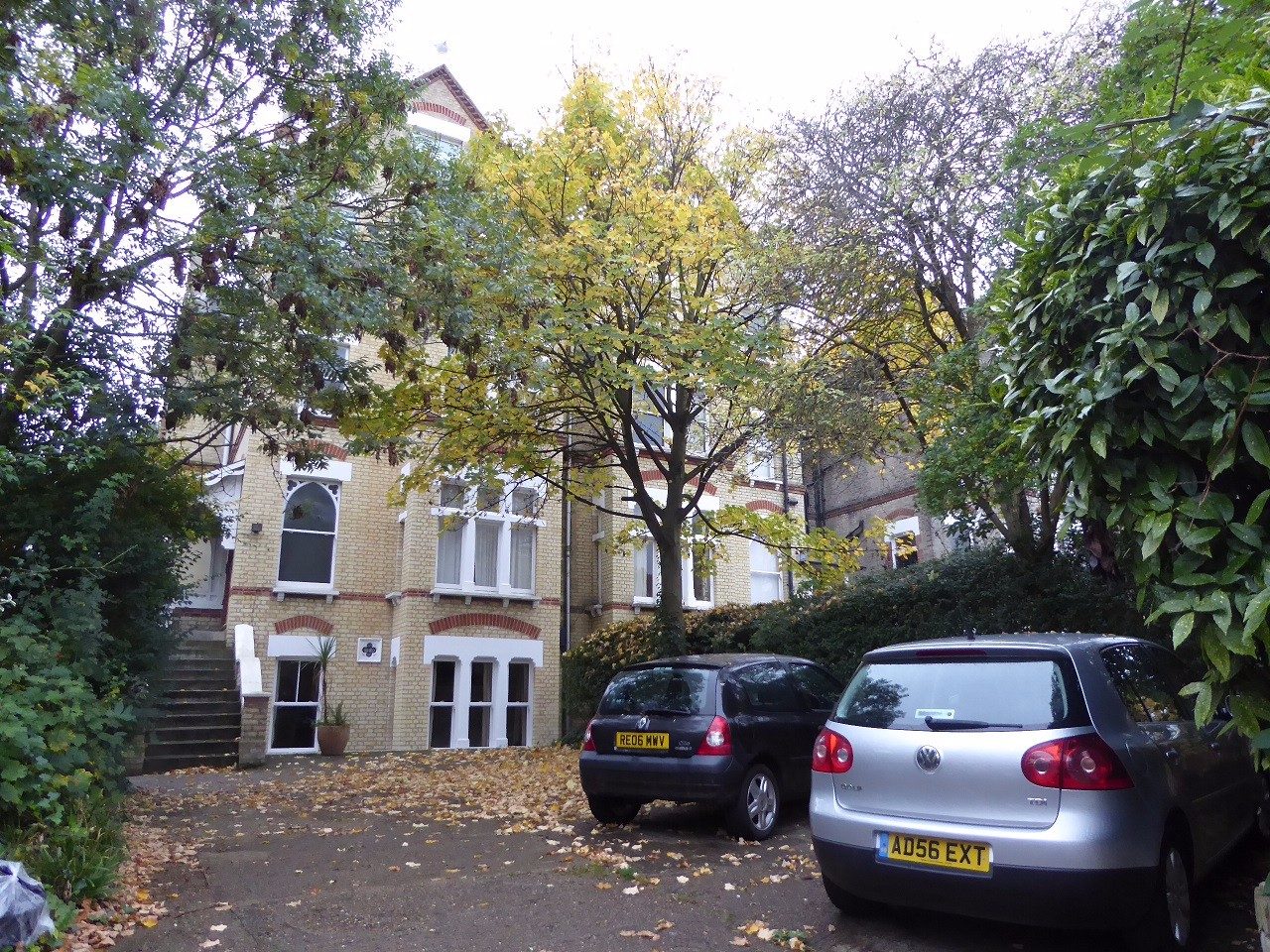 Well Presented Bright One Bedroom Top Floor Flat To Let in Herne Hill