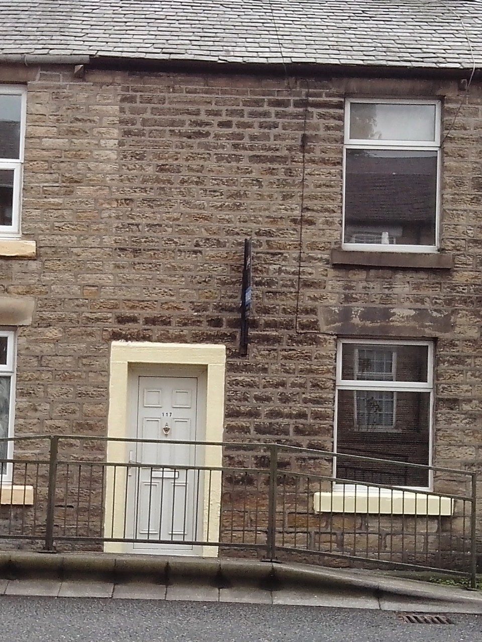 2 Bedroom Terraced House with Large Attic Room To Let in Hollingworth