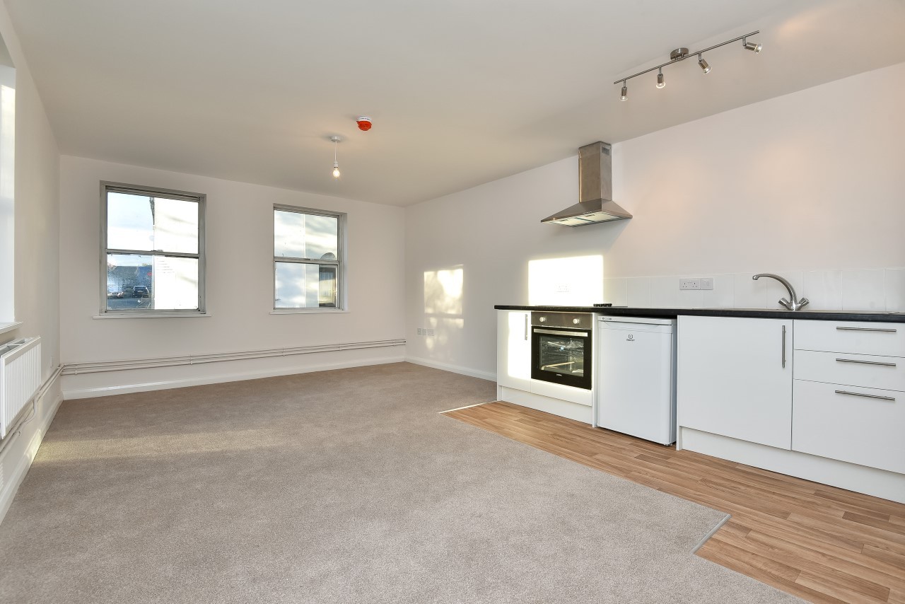 Studio Flat, Central Maidstone. Utility Bills Included. The Online