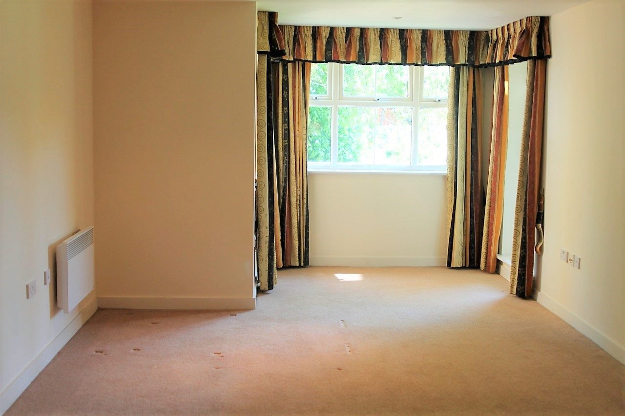 2 Bedroom Apartment to Let in Shore Point, Buckhurst Hill The Online