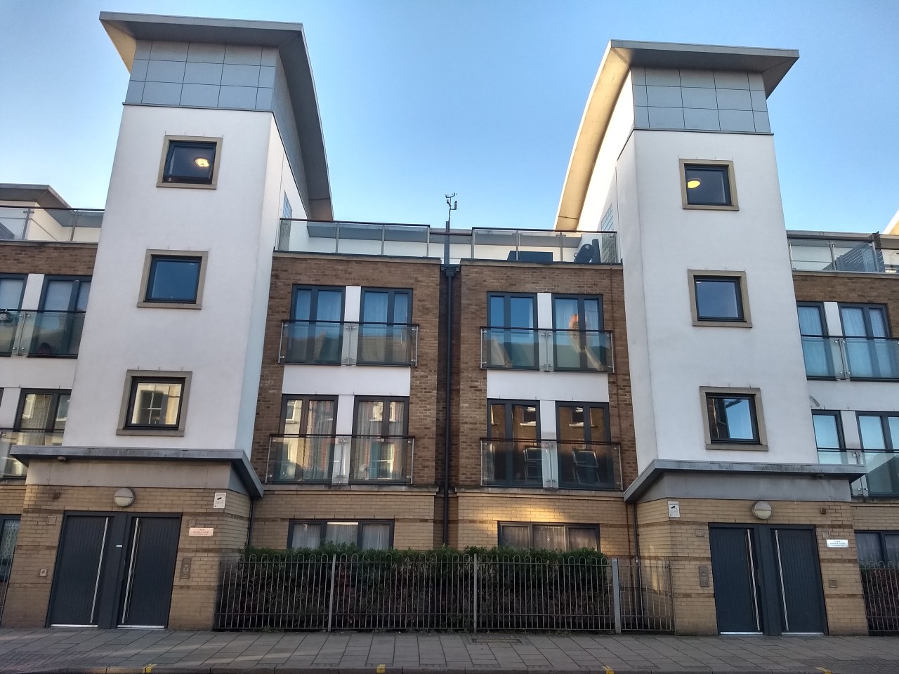Large Two Bed Flat to Rent in London, NW10 The Online Letting Agents Ltd