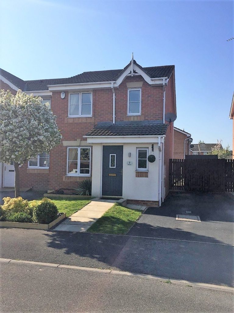 Modern Three Bedroom End Townhouse to let South Elmsall Cul de Sac