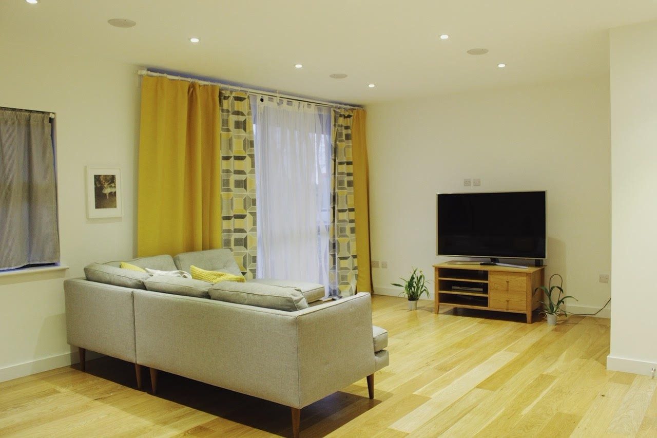 Modern Three Bedroom Flat with Private Garden for Rent in Mitcham The