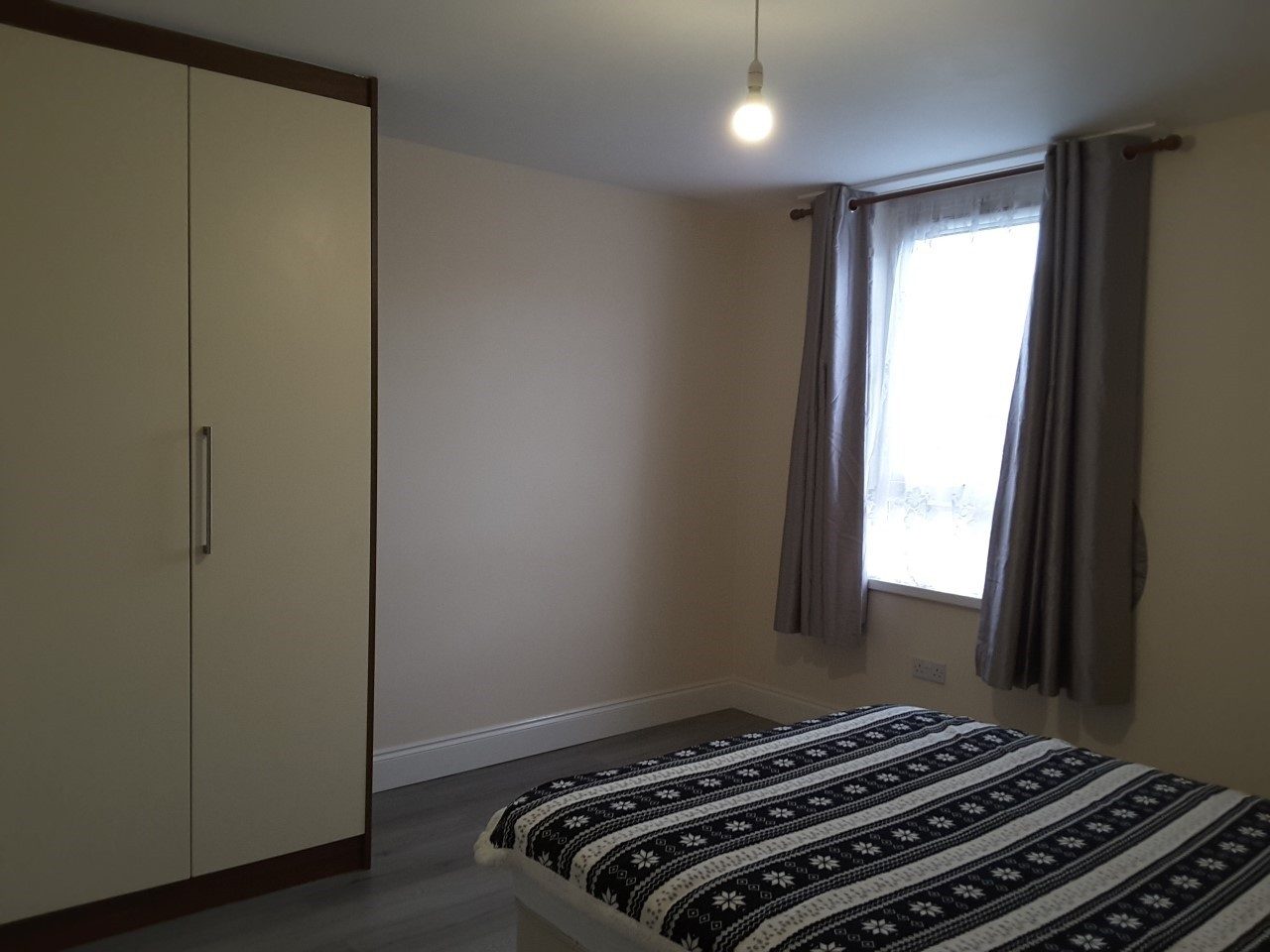 Double Bedroom for Rent in Flat Share with Live in Landlord, Hayes