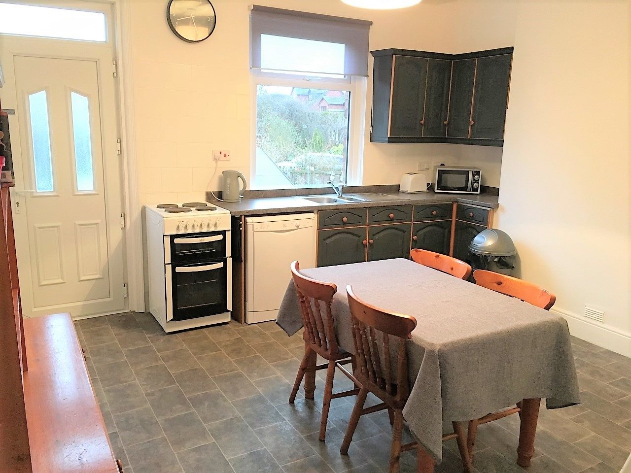 Spacious 4 bedroom home To Let in semirural Silkstone Common, Barnsley