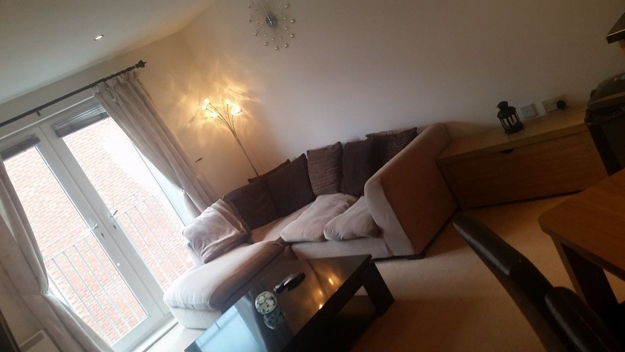 Spacious 2 Bedroom Apartment To Let in the Sought After Saltra