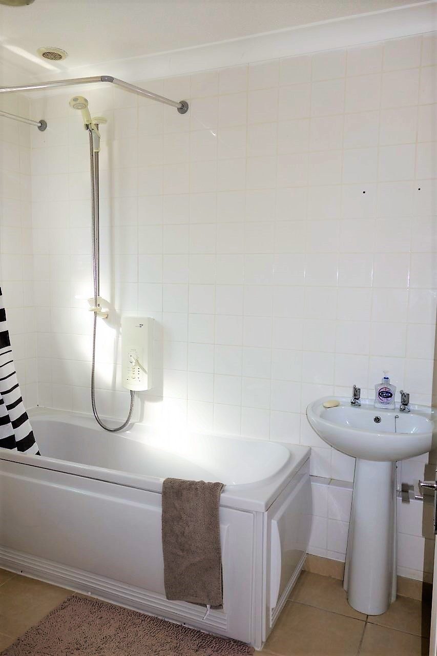 2 Bed Bungalow To Let in Dymchurch, Kent The Online Letting Agents Ltd