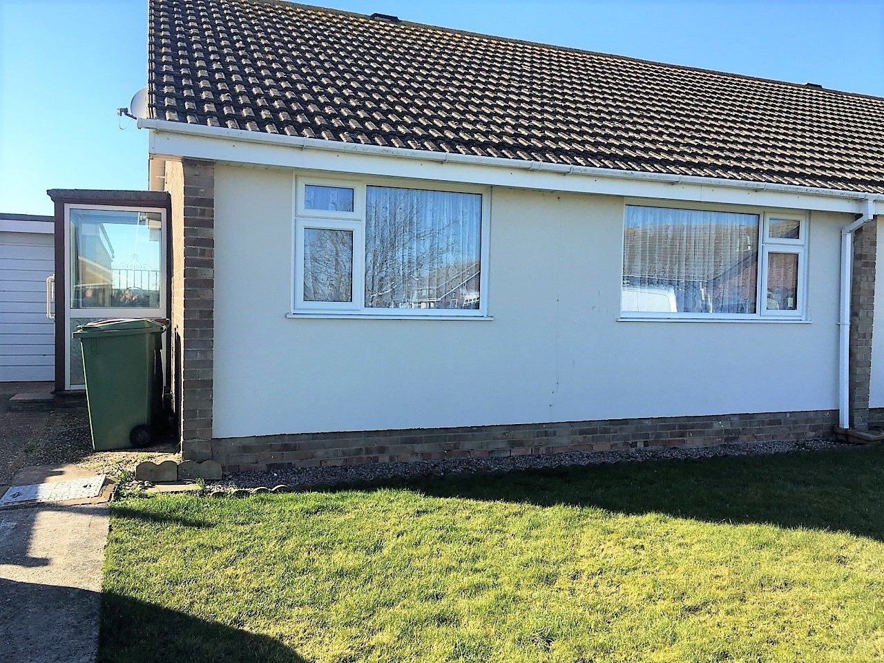 2 Bed Bungalow To Let in Dymchurch, Kent The Online Letting Agents Ltd
