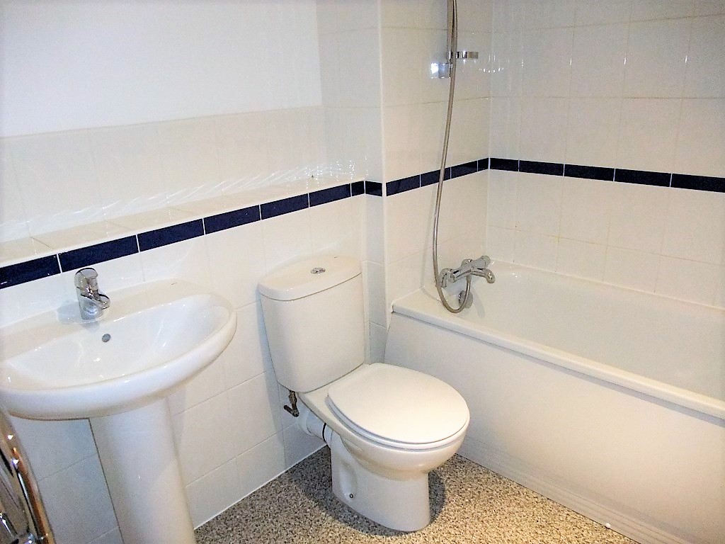 2 bed Flat to let in Wigan Prime Location. Close to Town/Rail/Bus