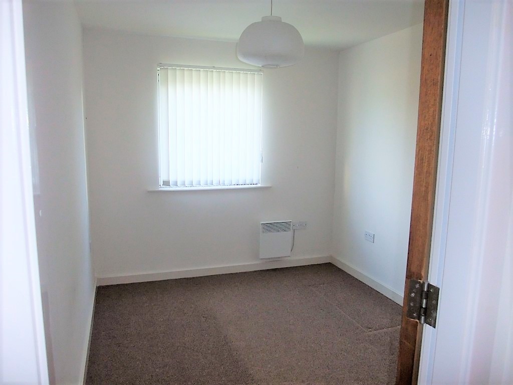 2 bed Flat to let in Wigan Prime Location. Close to Town/Rail/Bus