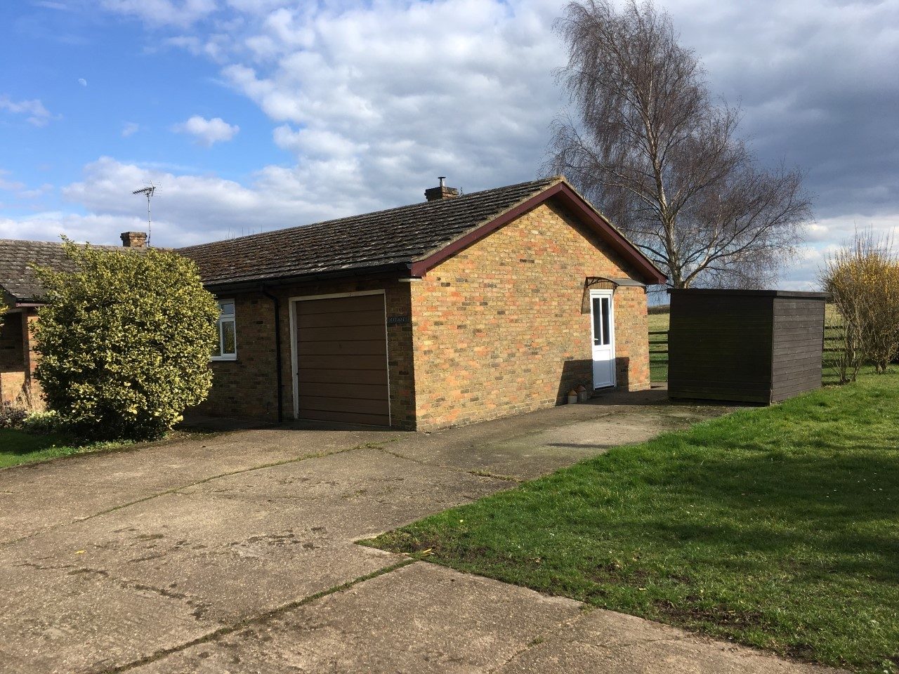 Spacious Rural Bungalow To Let in Little Horwood, Milton Keynes The