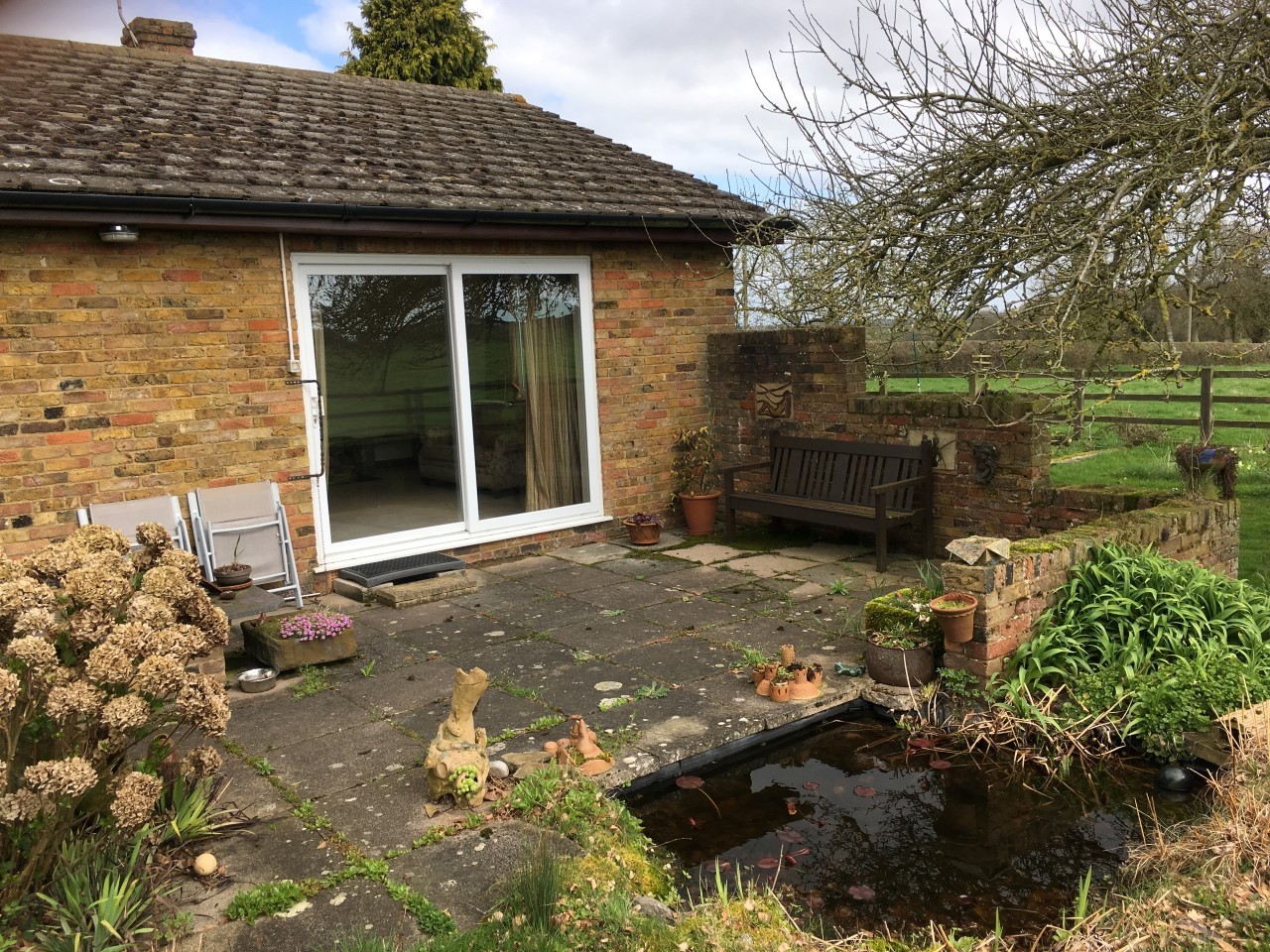 Spacious Rural Bungalow To Let in Little Horwood, Milton Keynes The