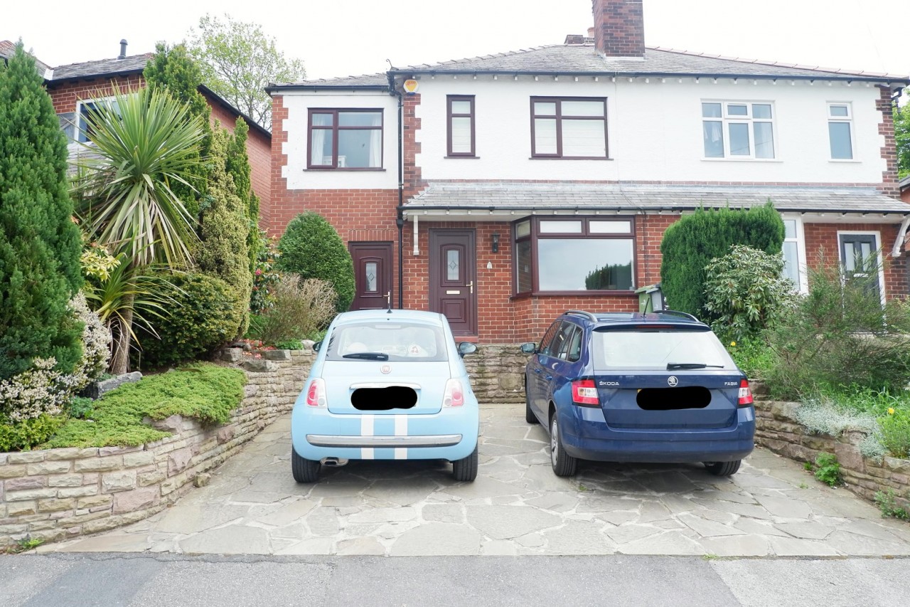 3 Bed Semi Detached House To Let in Bollington Private Garden & Off