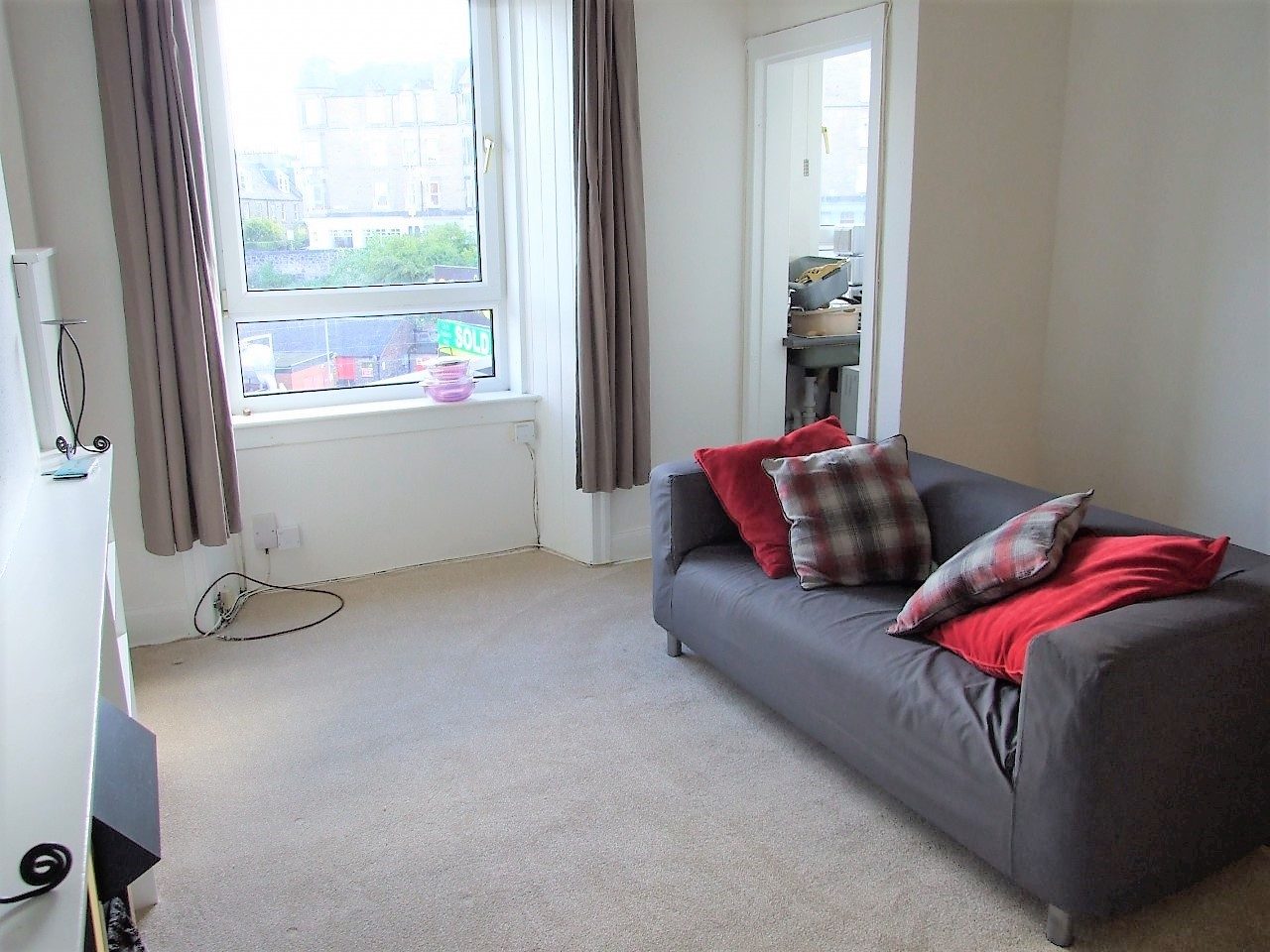 Newly Decorated 1 Bed Furnished Flat To Let in Edinburgh The Online
