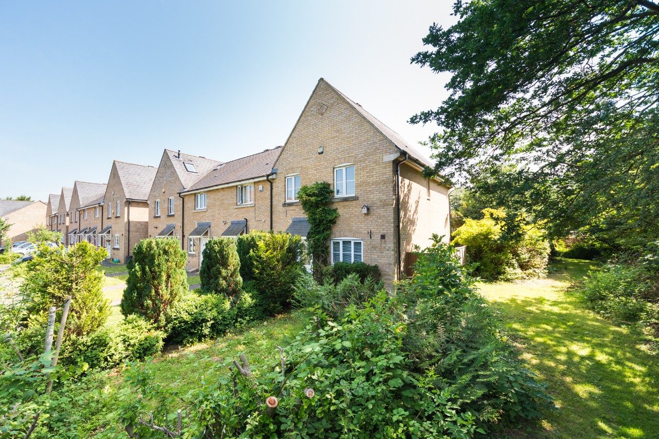 Fantastic Quiet House Close to Heathrow & M4 The Online Letting Agents Ltd