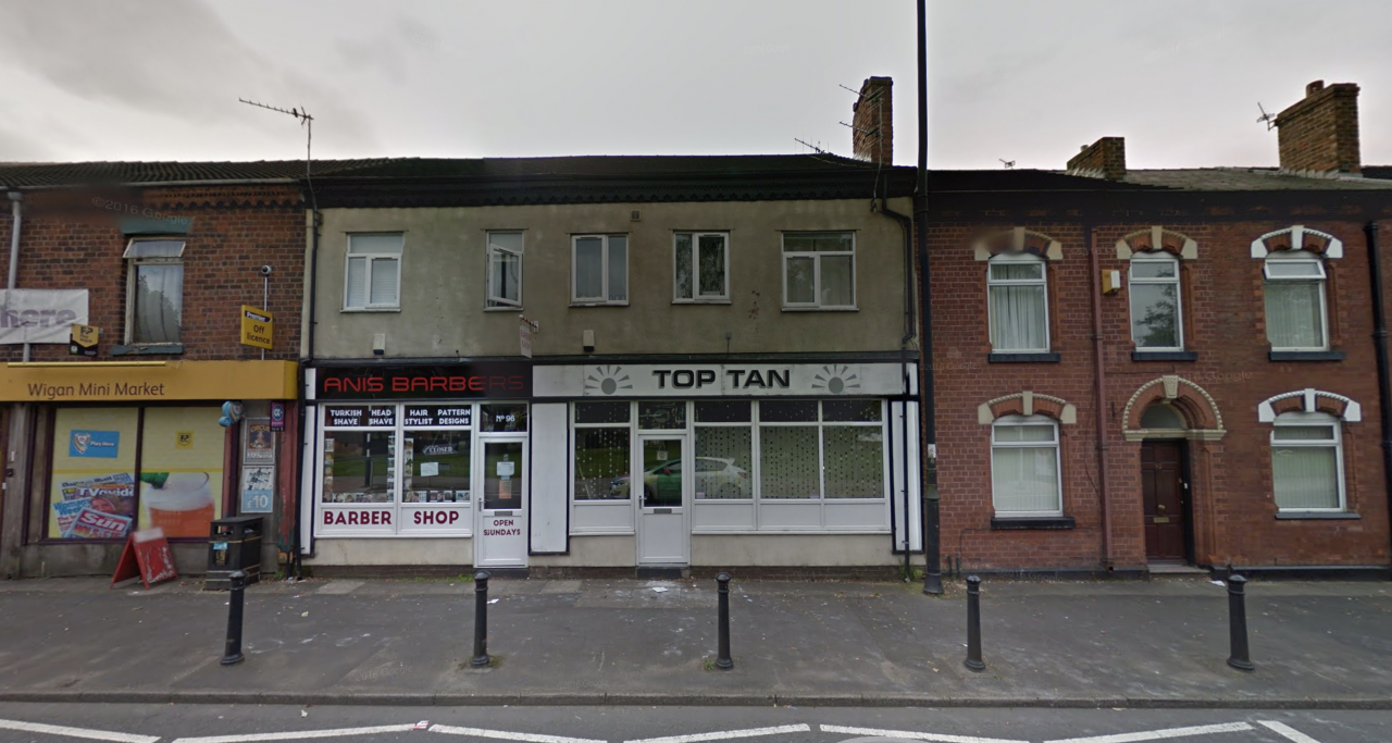 Top Tan Tanning Salon Commercial Property To Let in Wigan 5x Tanning