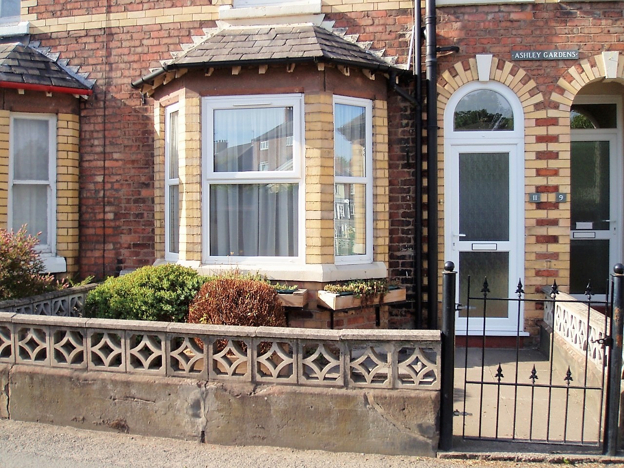 One bed ground floor fully furnished flat to rent in Frodsham. RENT