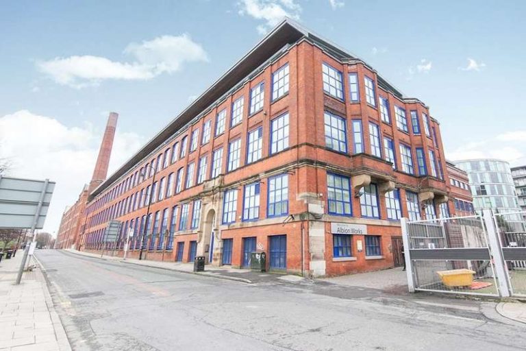 Two Bedroom Apartment in Converted Factory to Rent in Manchester, Close