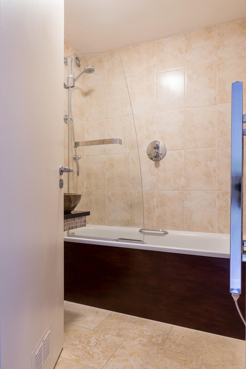 Spacious 1 Bedroom Flat in Prime Location, Worcester Park The Online