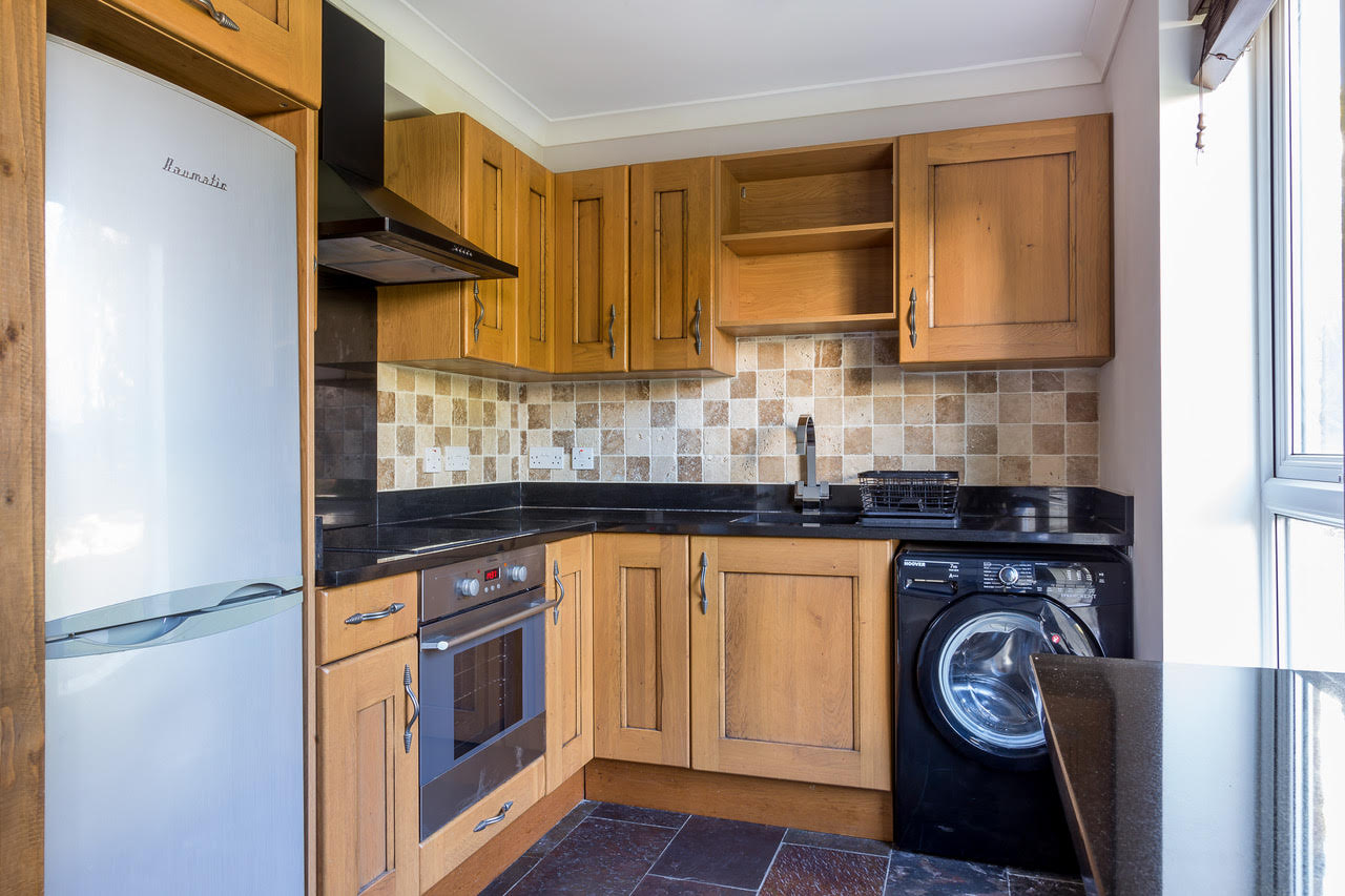 Spacious 1 Bedroom Flat in Prime Location, Worcester Park The Online