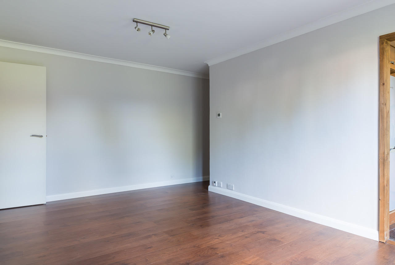 Spacious 1 Bedroom Flat in Prime Location, Worcester Park The Online