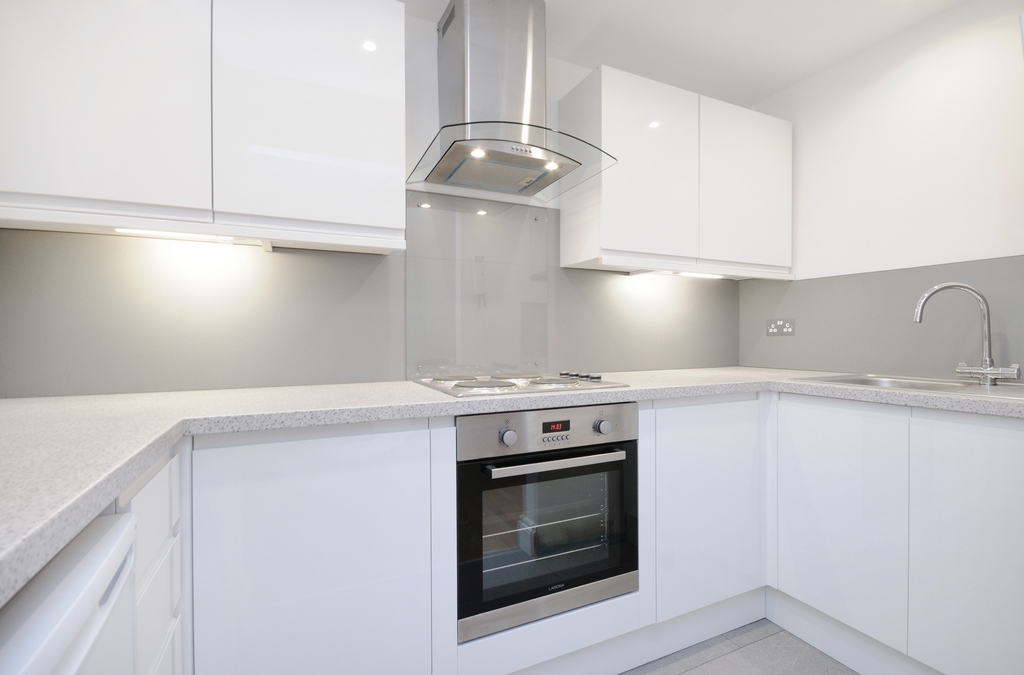 Large Refurbished Apartment with Garden Access for Rent in Bayswater