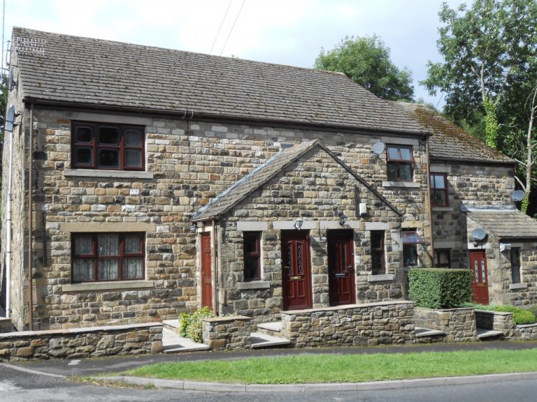 Modern spacious one bed apartment (with its own front door!) to let in