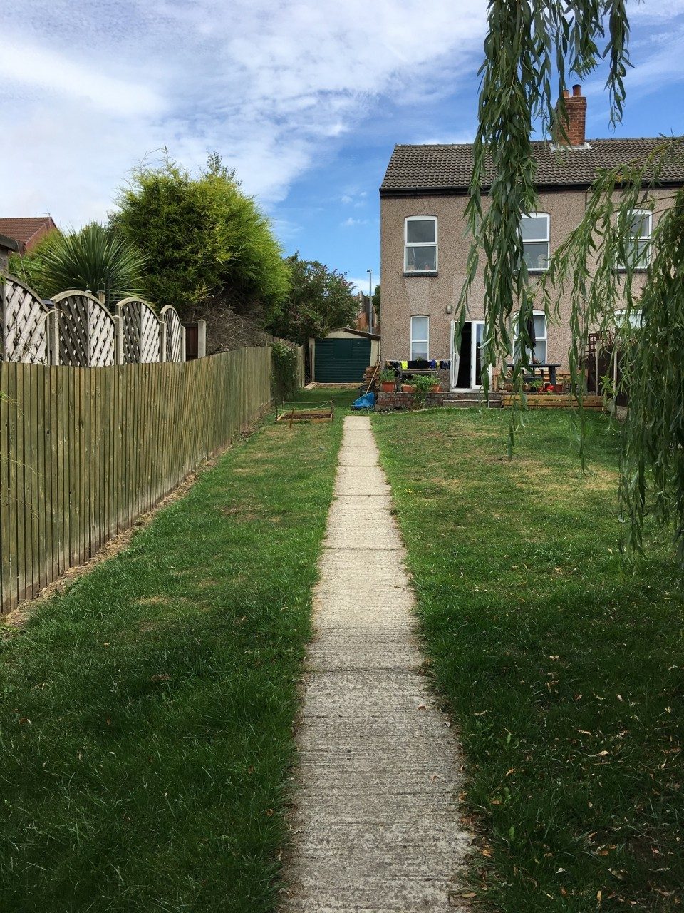 Three Bedroom End Terrace with Large Private Garden in Chesterfield