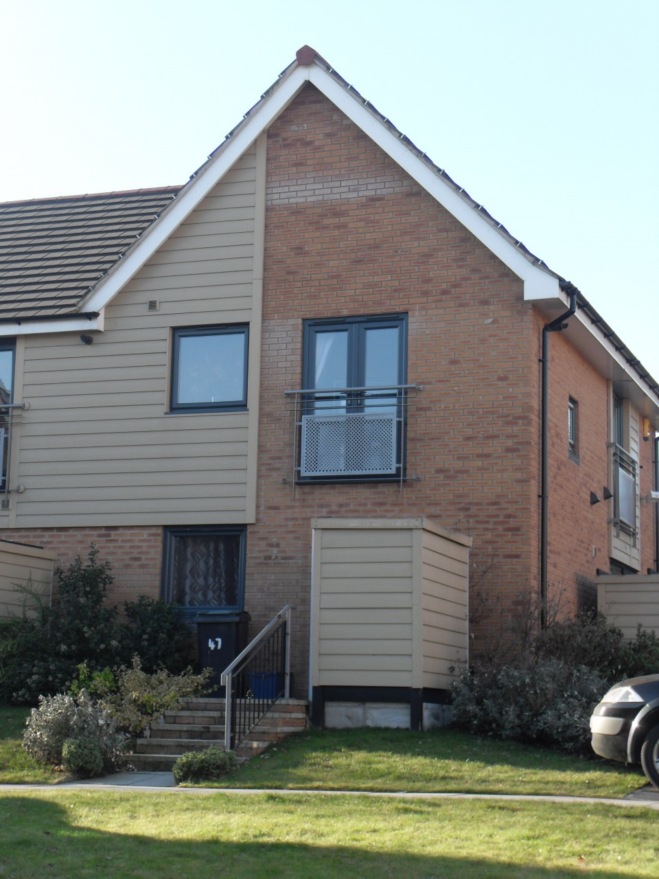 Lovely modern 1 bedroomed town house to let in Halfway, Sheffield