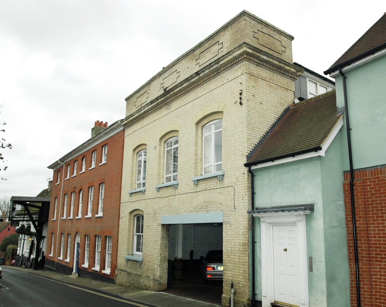 Modern Two Bedroom Apartment to Rent off Market Hill in Woodbridge