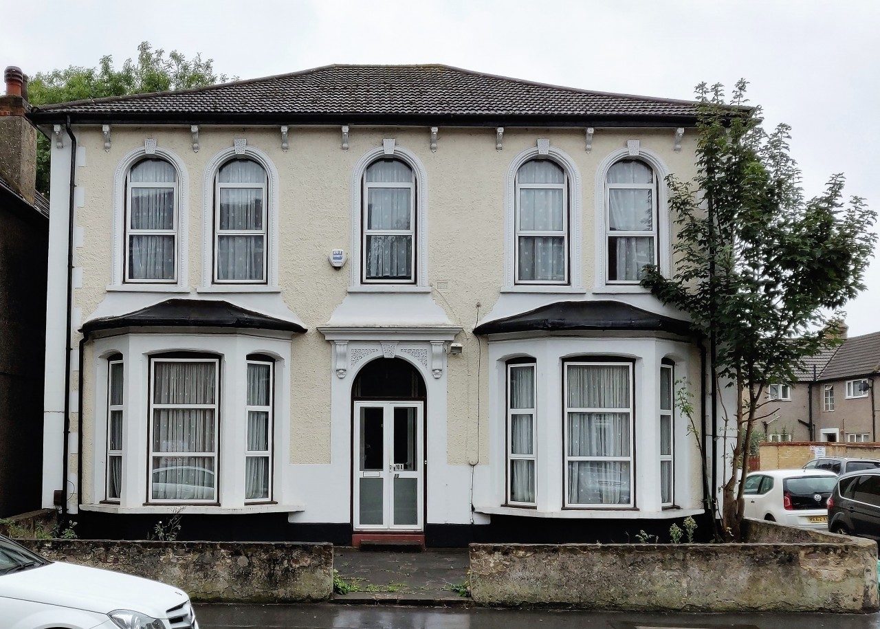 5 Bedroom detached house to let in Croydon with large garden and off