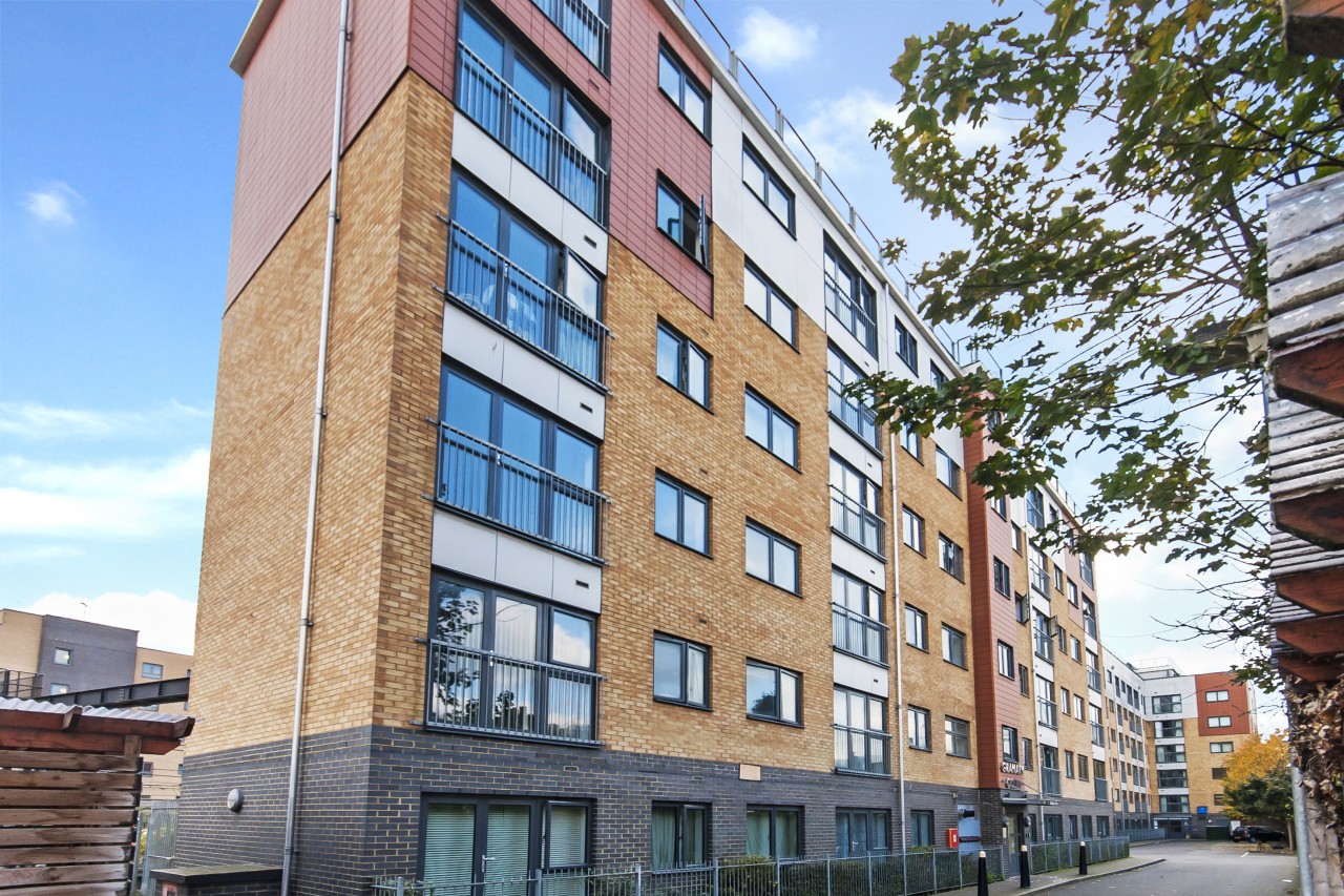 Lovely Bright Two Bedroom Apartment for Rent in Stratford The Online