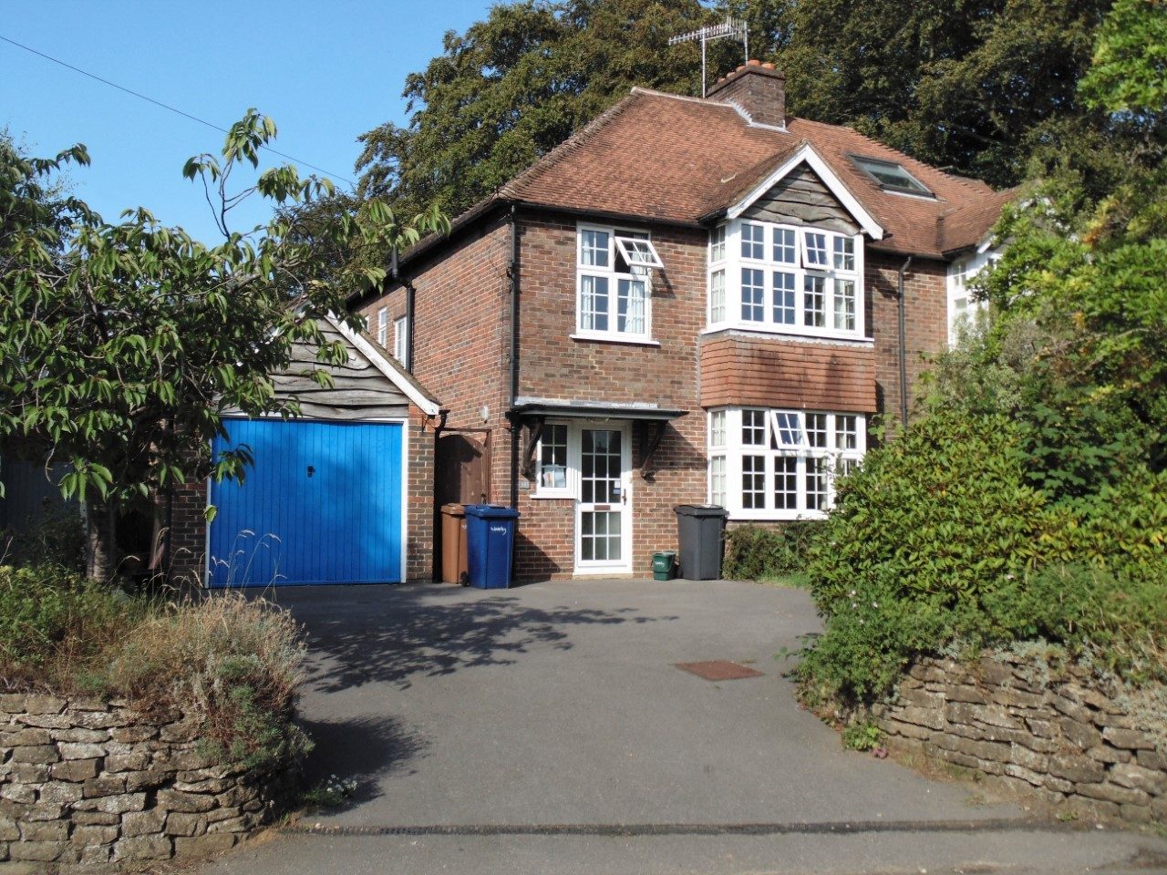 3 Bedroom Semidetached Home To Let in the ever popular Busbridge area