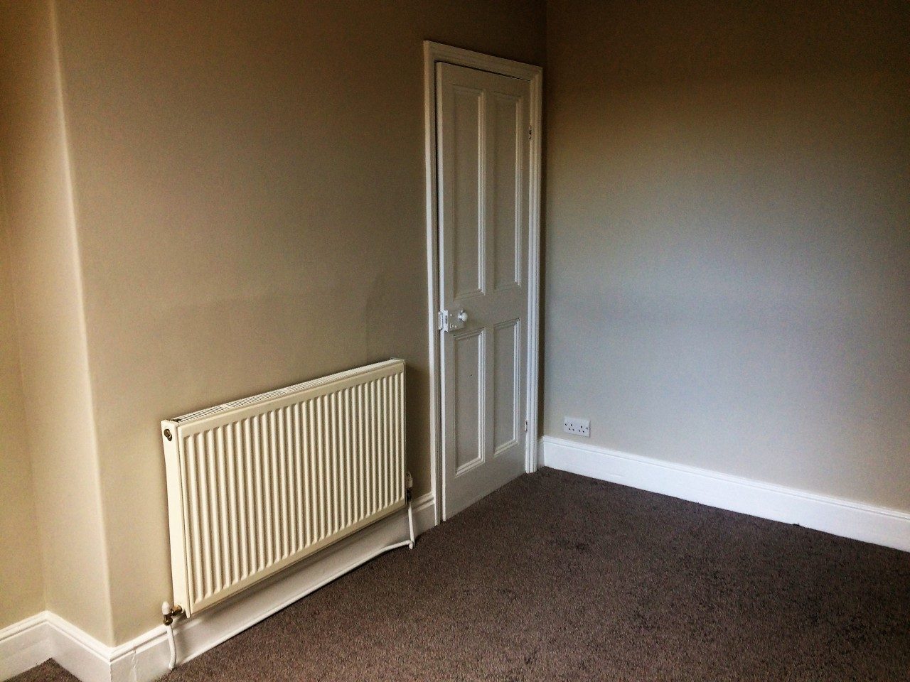 Immaculate refurbished two bedroom house to let in York off Bishy Road