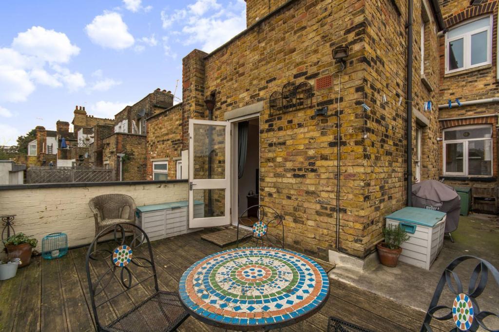 Large Roof Terrace Apartment to Rent in Battersea The Online Letting