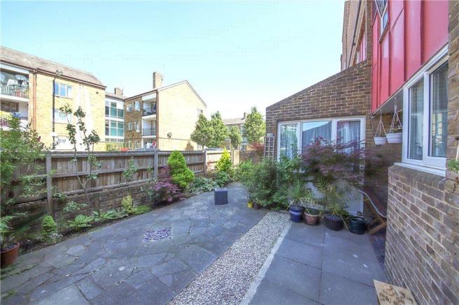 2-3 bedroom maisonette with private garden to let in London SE17 - The ...