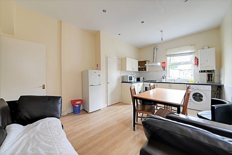 3 Bedroom Ground Floor Flat with Garden to let in N22 The Online