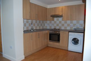 Double And Single Room To Let In Lovely 4 Bedroom House In