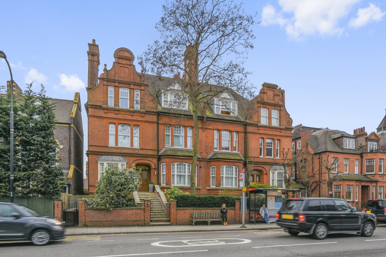 One Bedroom Flat To Let in Rosslyn Hill, Belsize Park, London The