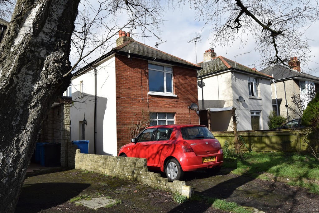 Two Bedroom First Floor Flat with Large Rear Private Garden on Main Bus