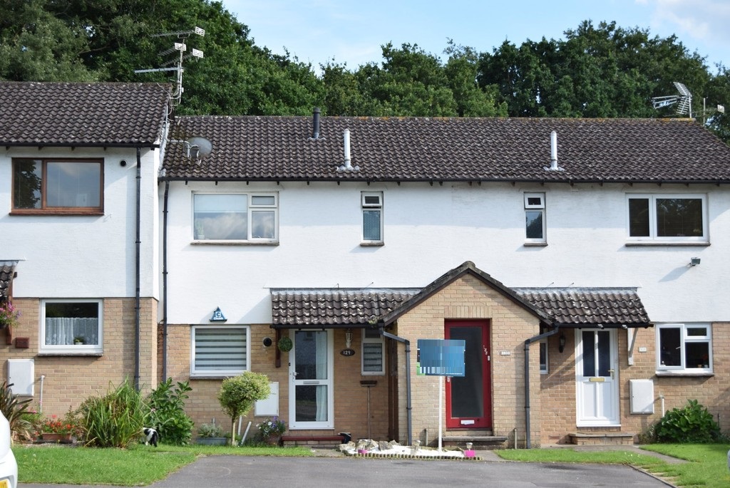 One Bedroom First Floor Apartment with Parking for Rent in Poole The