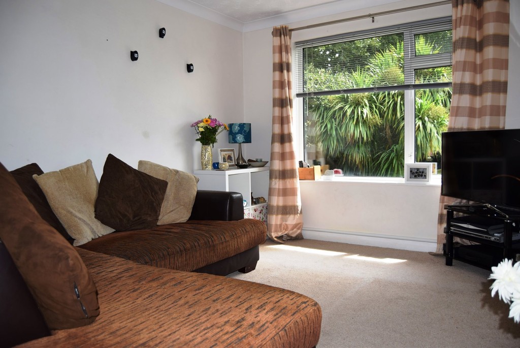 One Bedroom First Floor Apartment with Parking for Rent in Poole The