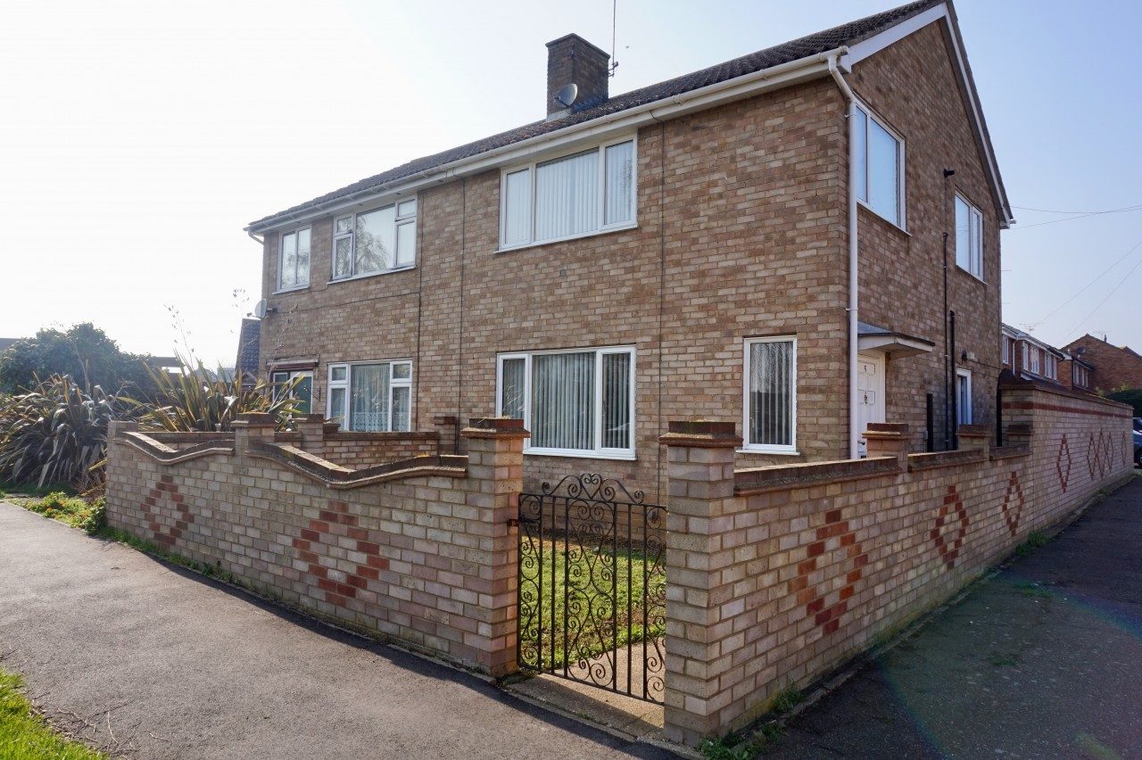 3 Bedroom Semi Detached House to let in Maldon Modern New Refurbished