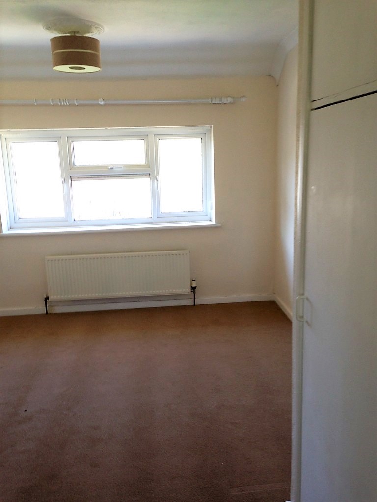 Three Bedroom Terrace House to Rent in Walsall, WS2 The Online
