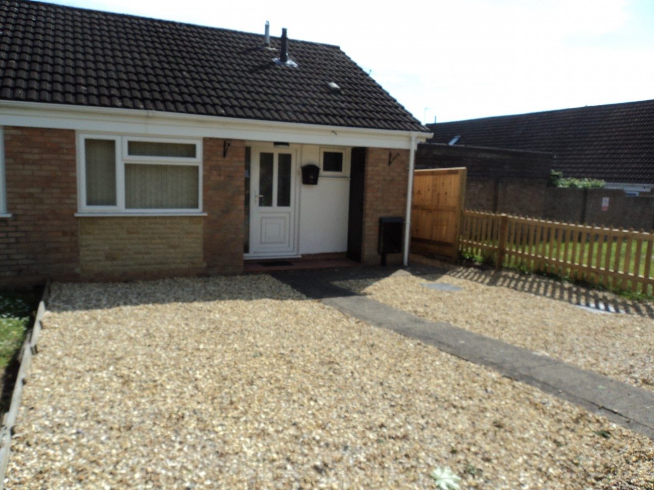Quietly Situated One Bedroom Bungalow to let in Quedgeley The Online