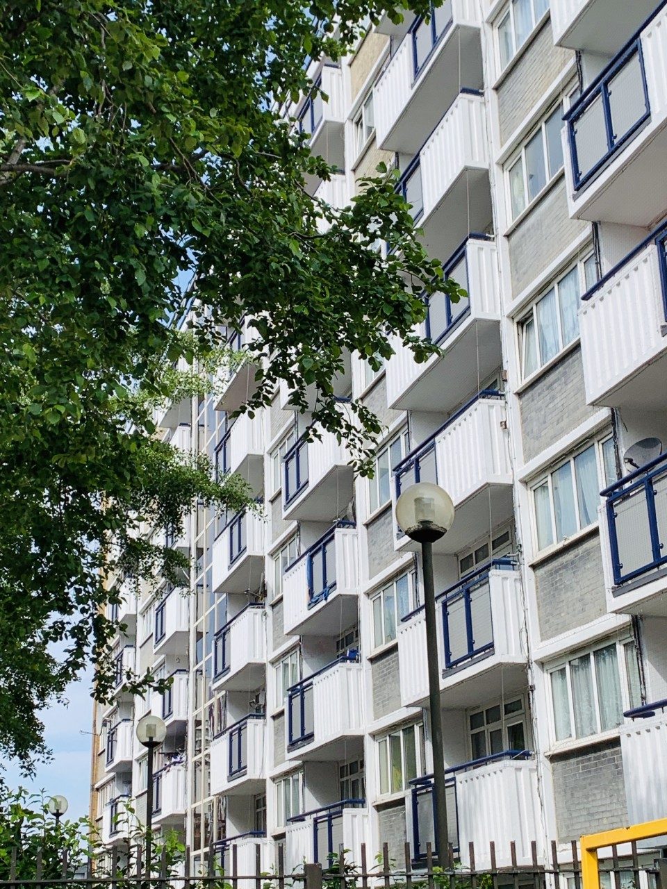 Refurbished 2 bed apartment with parking to let in Canning Town The