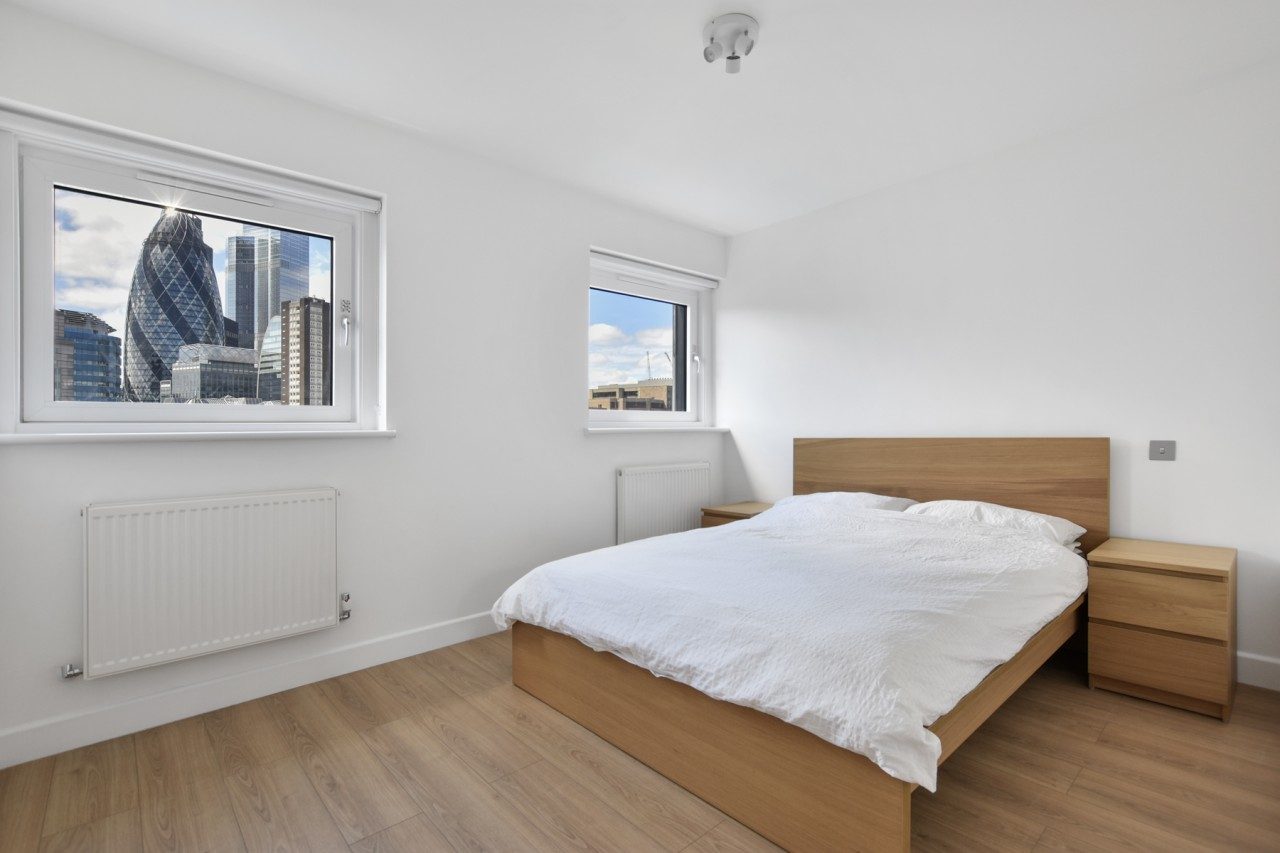 Newly refurbished 3 bedrooms, 2 Bathrooms flat to let in Shoreditch