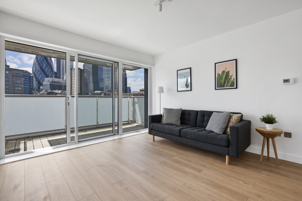 Newly refurbished 3 bedrooms, 2 Bathrooms flat to let in Shoreditch